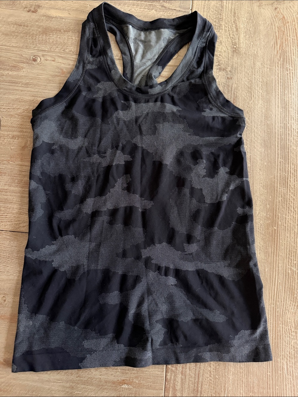 Women’s Athleta Momentum Seamless Camo Racerback Tank Top—size small